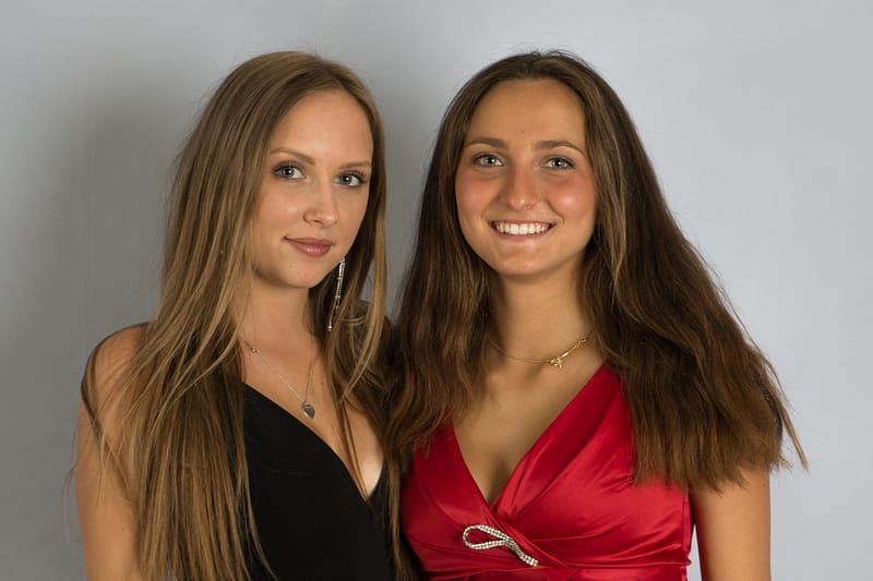 2 Schülerinnen